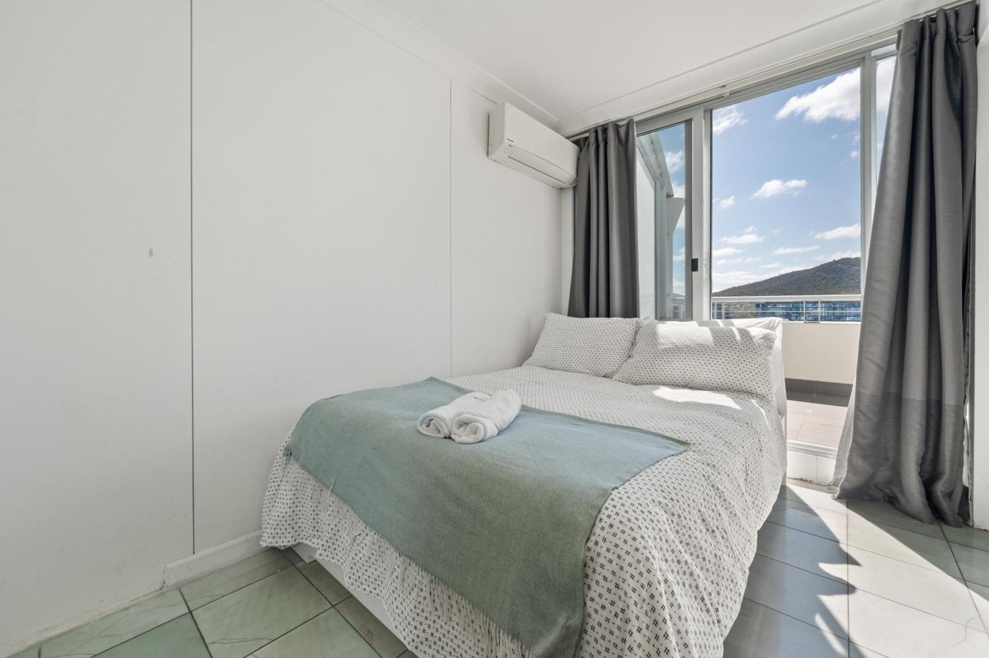 Dana-Private Room In A Shared Duplex Apartment -1 Canberra Exterior photo